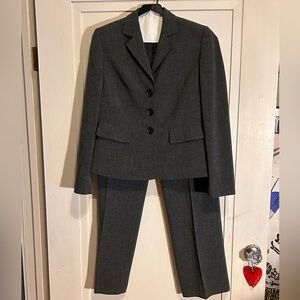 Kasper Gray 3-button Pant Suit Women’s Size 6 Jacket & Size 6 Pants with Lining
